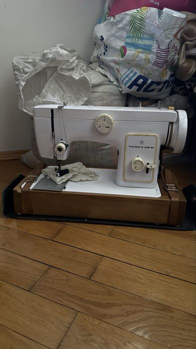 Швейна машинка Чайка