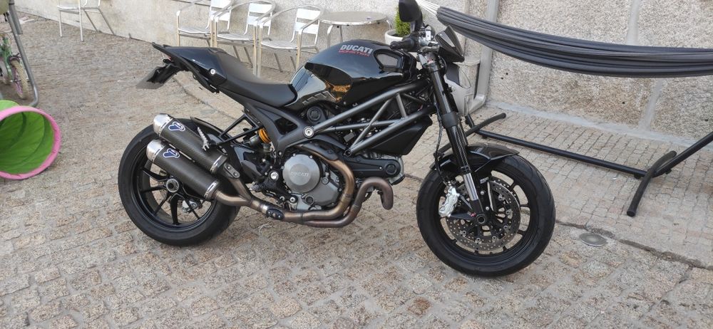 Ducati Monster 1100 evo 2013