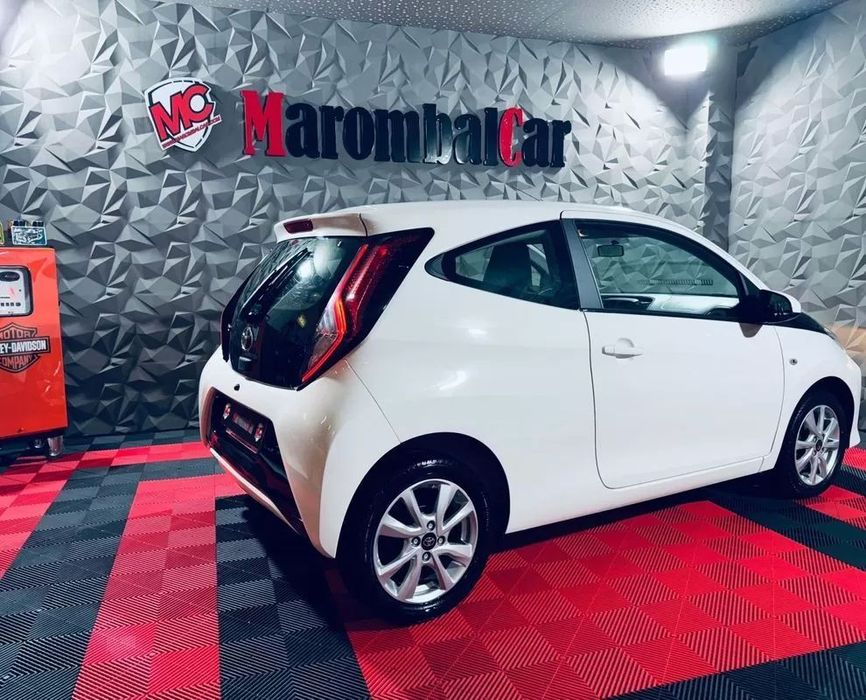 Toyota Aygo 1.0 X-Play Plus