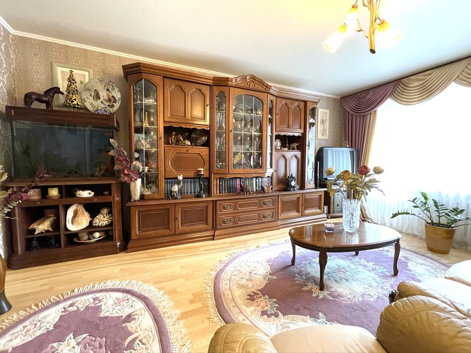 Квартира 3 кімнатна в центрі міста + гараж