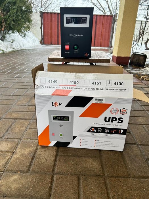 Інвертор чистої синусоїди UPS LogicPower LPY-B-PSW-1500VA+ (24A)