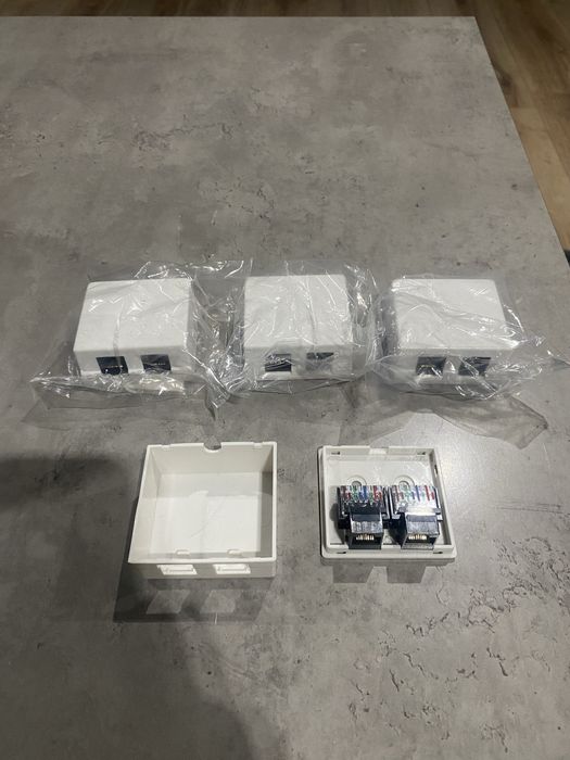 Gniazdo sieciowe podwojne RJ45 natynkowe nowe 4 sztuki