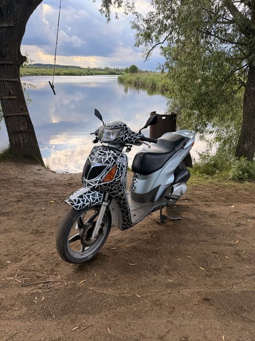 Продаю скутер хонад 150