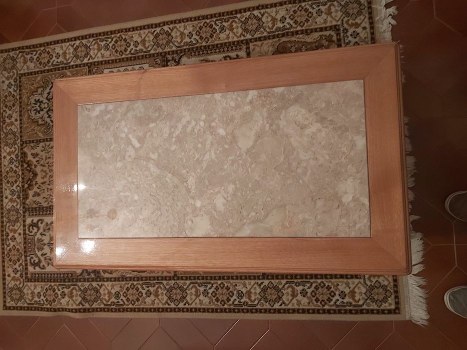 Mesa de centro com mármore