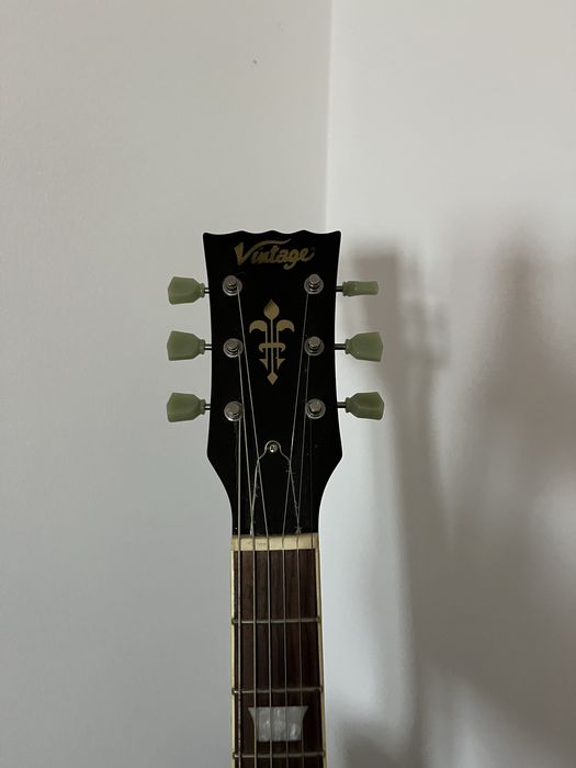 Guitarra elétrica vintage V100BLK