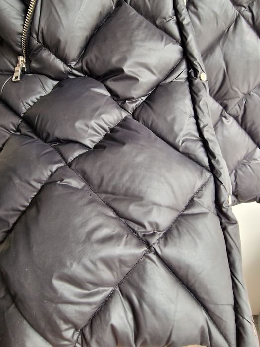 Pikowany płaszcz damski z prawdziwego puchu Mohito.