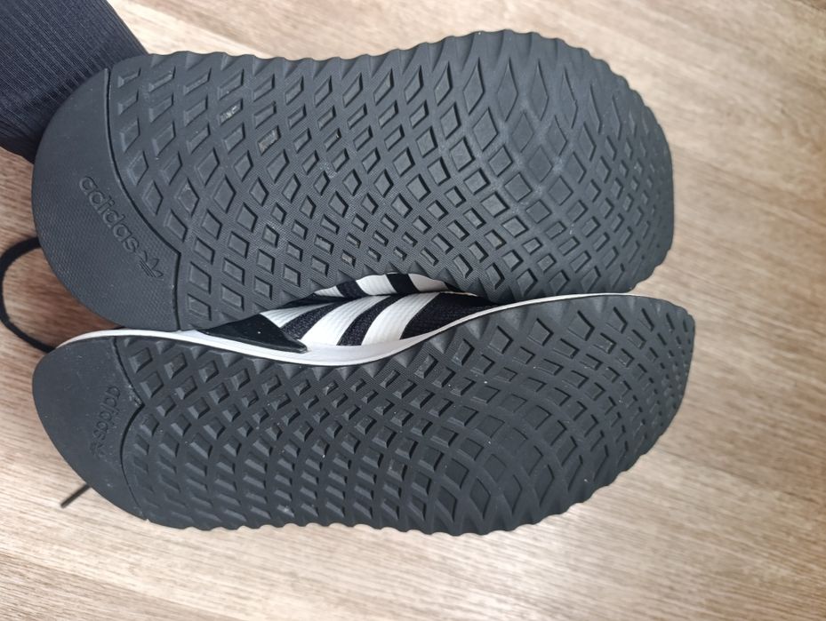 Кроссовки Adidas, и лосины  оригинал