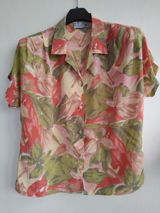Blusa com padrão, elegante - Tamanho 44