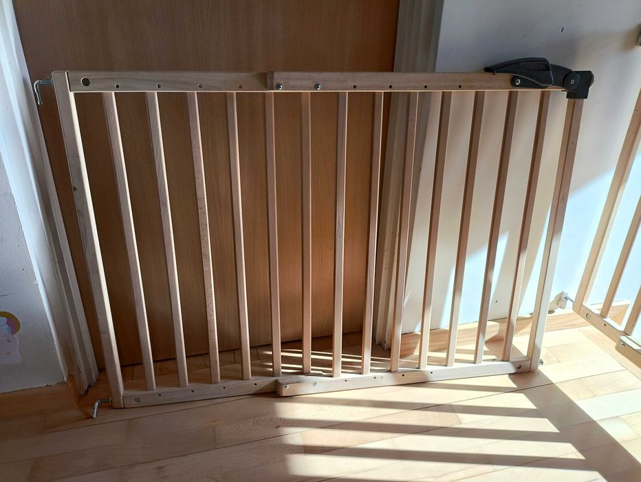 Bramka zabezpieczająca na schody dzieci