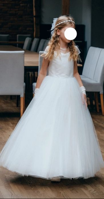 Przepiękna sukienka komunijna.