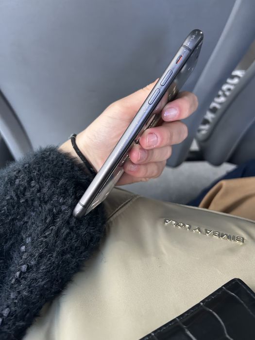 iPhone 11, no physical damage64550623265794121