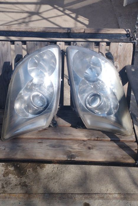 Фари на Toyota Avensis ( пара)