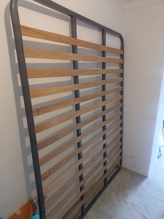 Estrado 150x190 bom estado