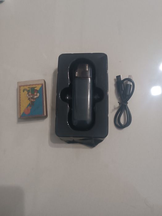 Акомуляторный триммер для волос в носу или ушах.