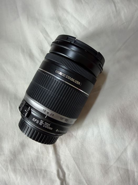 Canon EOS 70D + Objetiva Canon EF-S 18-200mm IS – Estado Impecável