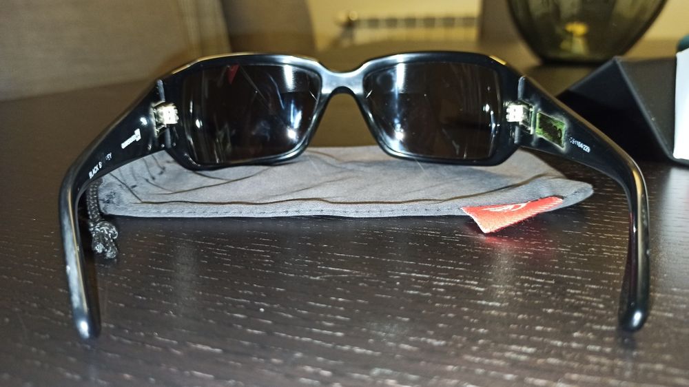 Vendo oculos de sol Quiksilver Dinero