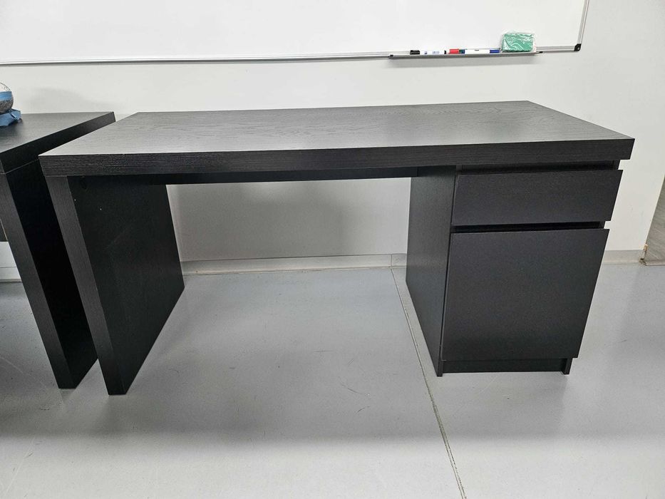 SECRETARIA COMO NOVA EM COR PRETA