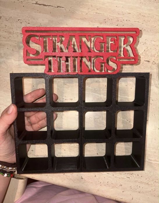 Stranger Things półka na 12 figurek