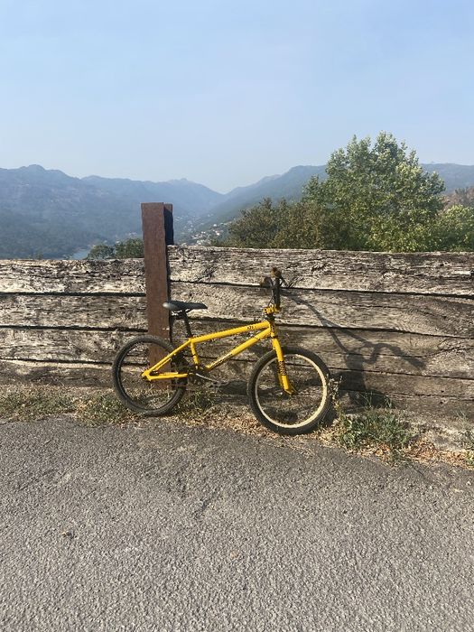 Vendo bmx berg amarela