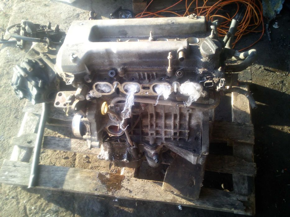 toyota corolla e12 02-07  1,4 vvti silnik słupek