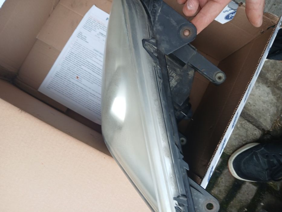 Фара форд транзит 2011 рік