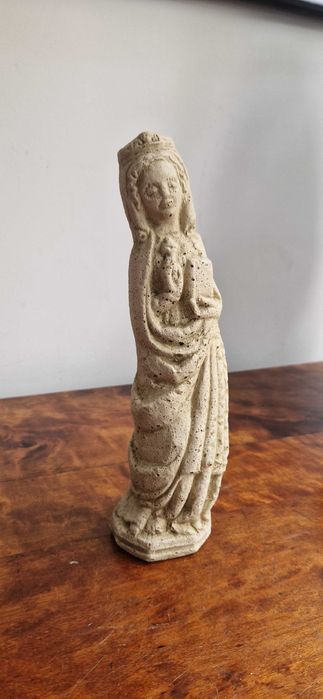 Rzeźba figura świętego z piaskowca Stylistyka gotycka XIX/XXw Francja