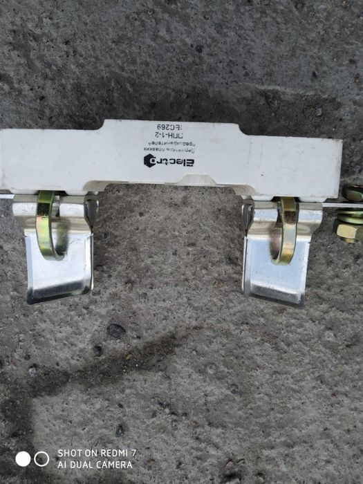 Держатель Предохранители Тримач запобіжника ДП-35 250А IEK и на 400А