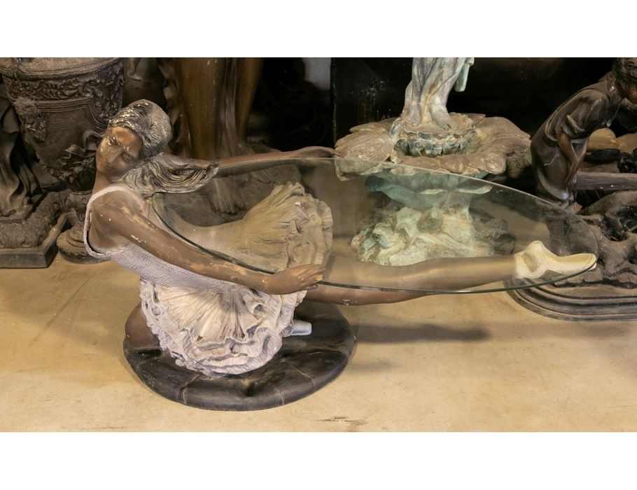 Mesa bailarina em bronze
