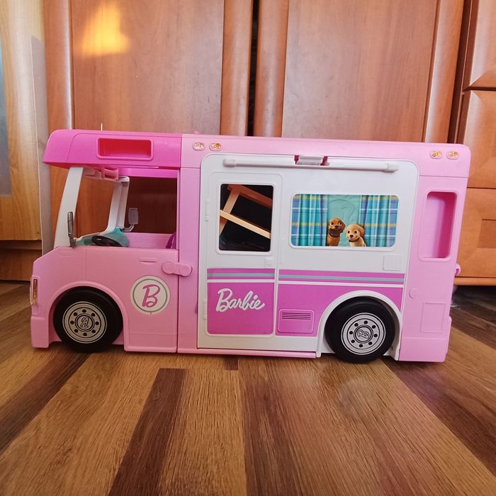 Kamper Barbie + mega zestaw lalek, szafa itd