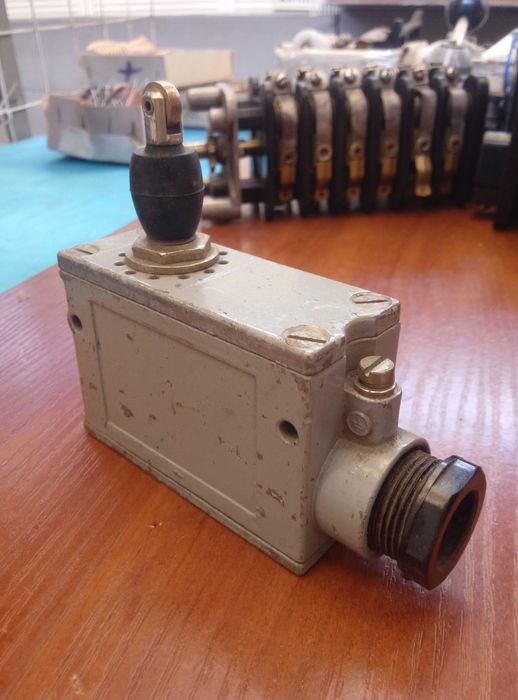 Выключатели, переключатели разные