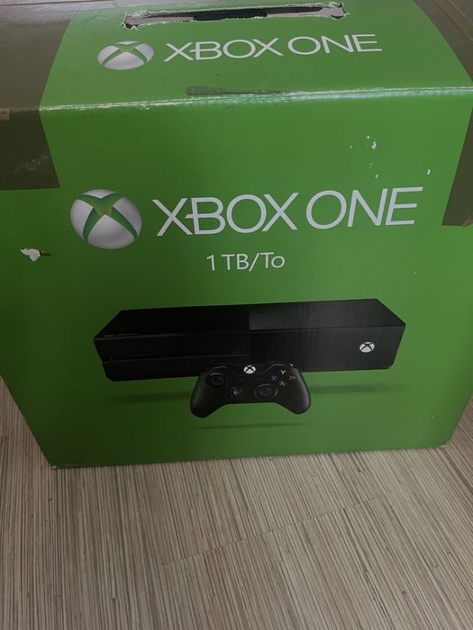 XBOX ONE 1TB + dwa pady + 4 gry