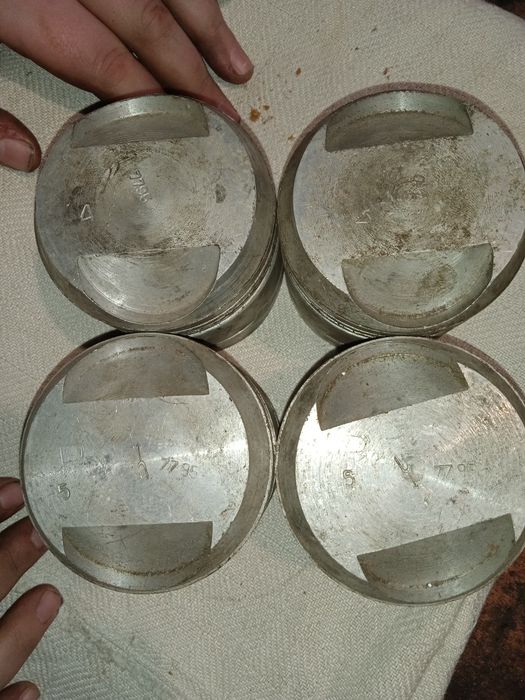 Поршня нові мотоцикл Днепр 11 .