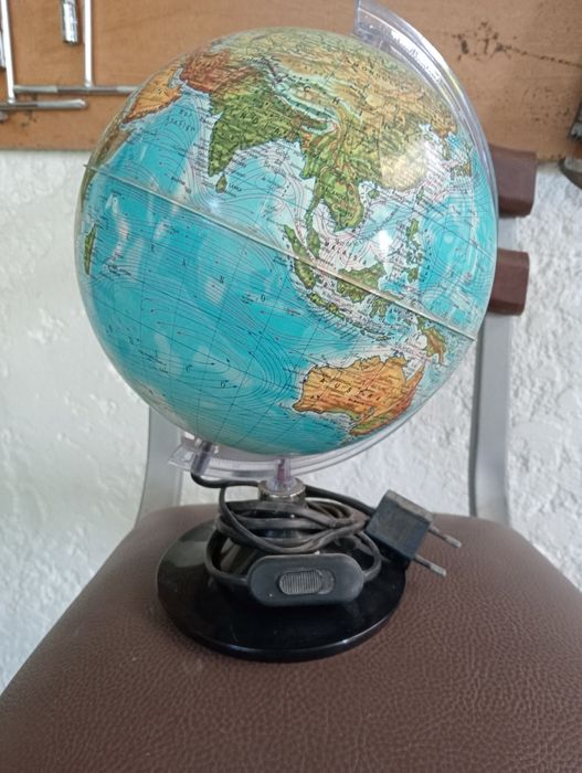 Globo terrestre com luz