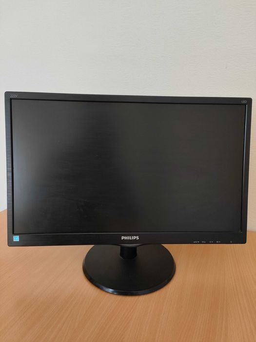Komputer stacjonarny + monitor.
