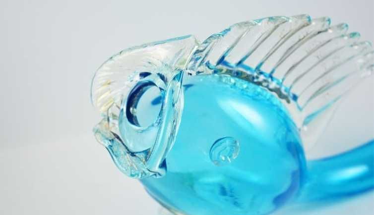 Jarra em forma de peixe em vidro