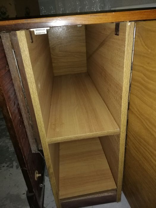 Тумбу-стіл  з полицями