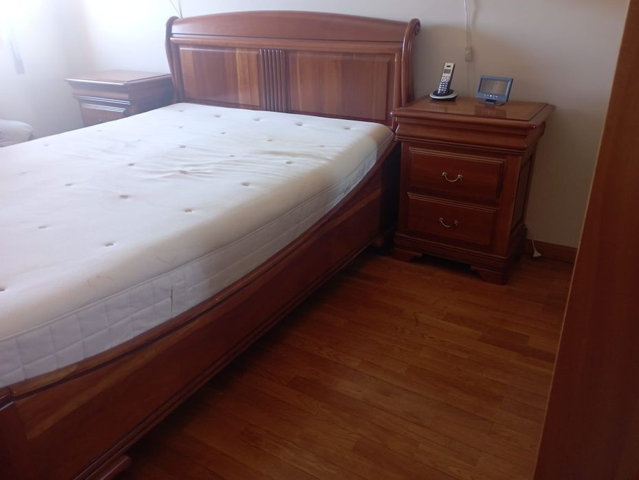 mobilia de quarto de casal, em cerejeira