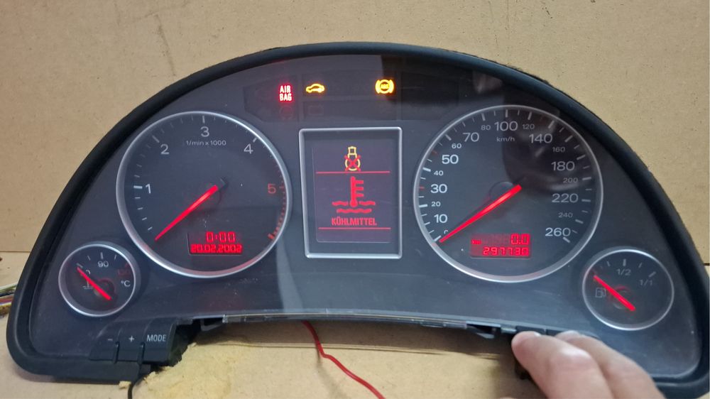 Licznik Audi A4 b6 1.9 TDI 8E0920930R