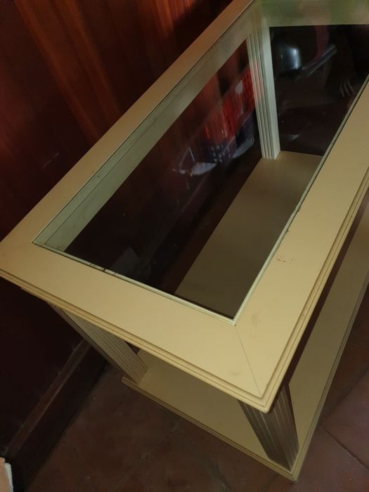 Mesa com tampo de vidro