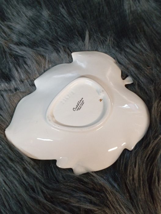 Ceramiczna podstawka  kształcie liścia