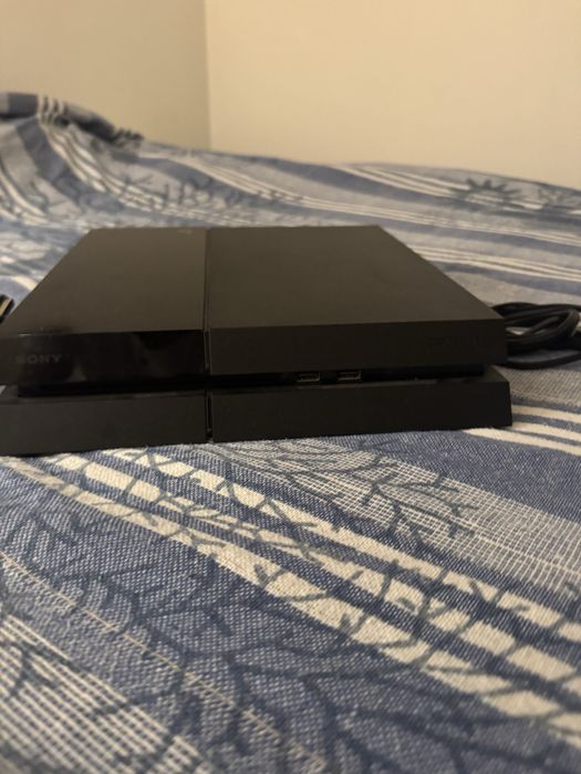 Ps4 com  os cabos