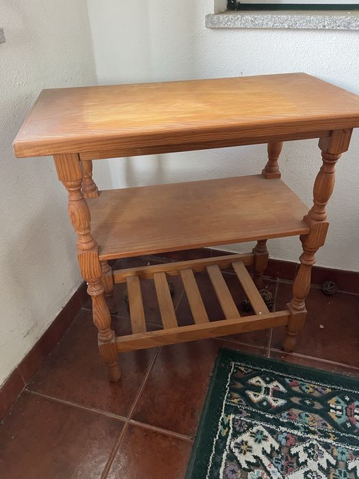 Mesa de apoio em madeira