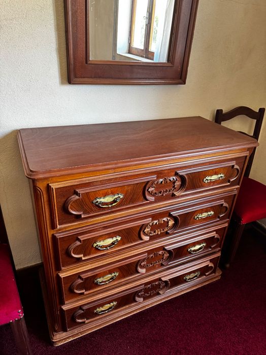 Cómoda com gavetas quarto