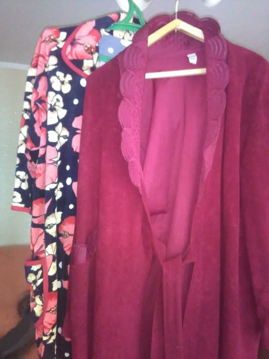 Пальто разные, куртка,кофта,халаты