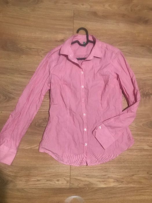 Czerwona koszula marki Benethon