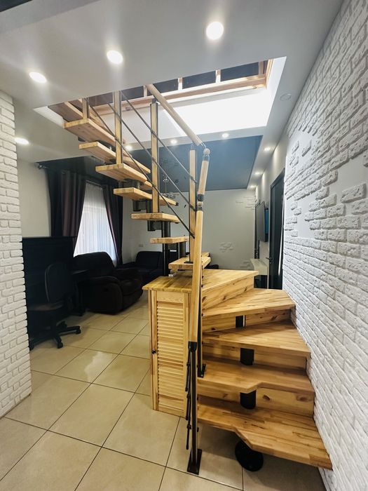 2 этажный дом  4-к  в районе улицы Луговской