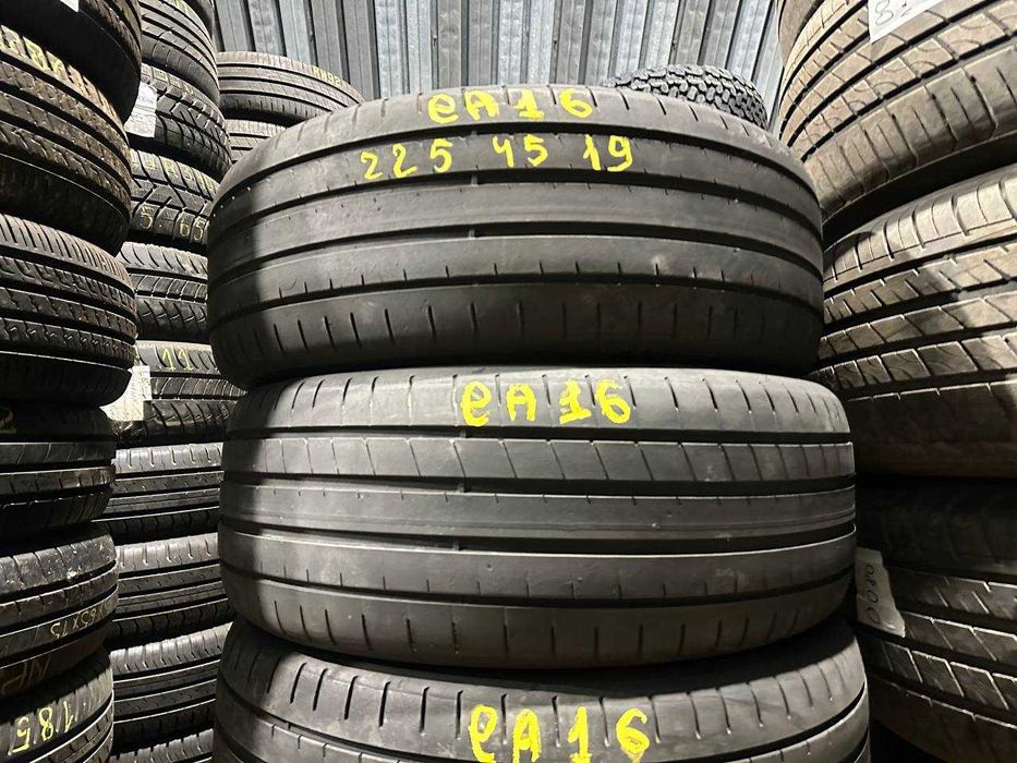 Шини б/у ЛІТО 225/45 R19 Goodyear Eagle F1 70% комплект R19 EA16-22