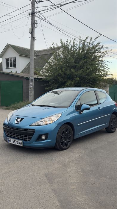 Peugeot 207 1,4 2011 власник  гарний стан