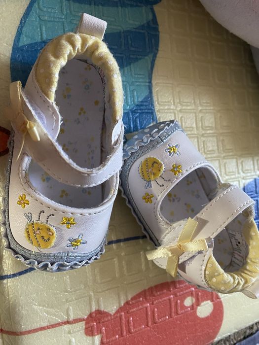 Топіки ,Дитяче взуття ( пінетки)