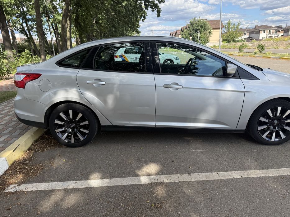 Продам авто Ford Focus 3 бензин 2.0